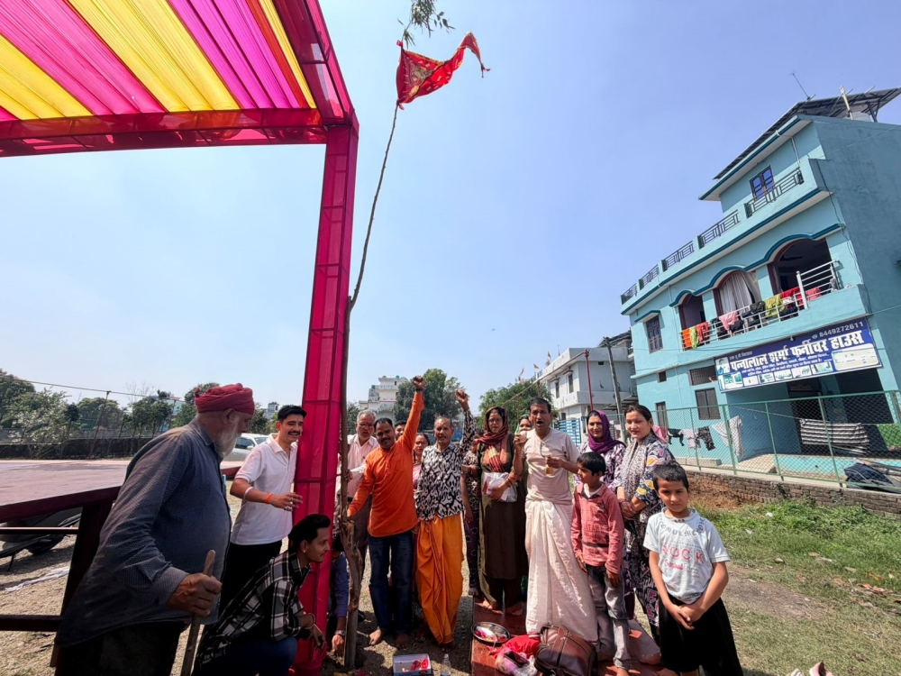 हल्दूचौड़ में महिला श्री रामलीला मंचन की तैयारियां शुरू, ध्वज पताका लगाकर हुआ शुभारंभ
